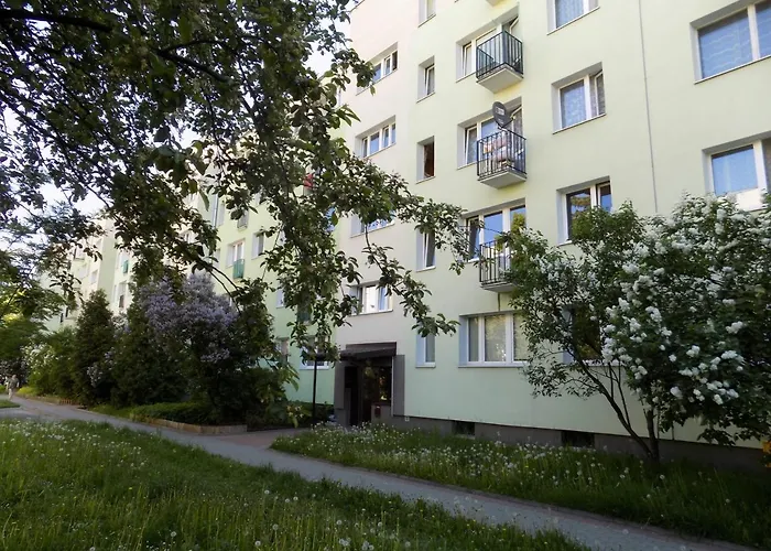 Mika - 22 Korotynskiego Street Homestay Warsaw